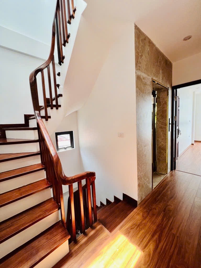 Nhà Phố 5 Tầng, Thang Máy, Vị Trí Vàng - Trần Khát Chân - Lò Đúc - 68m2