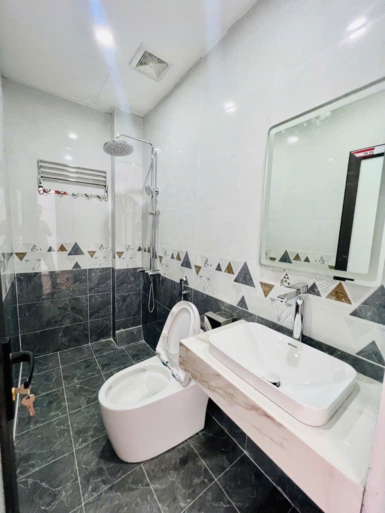 Nhà Phố 5 Tầng, Thang Máy, Vị Trí Vàng - Trần Khát Chân - Lò Đúc - 68m2