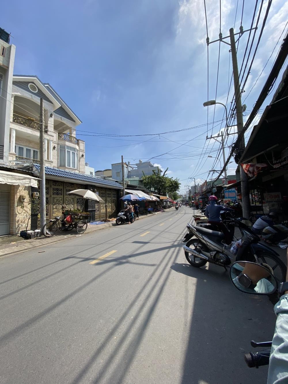 Bán Đất Tặng Nhà Cấp 4, Hẻm Xe Hơi, Gần BV Lê Văn Thịnh, Quận 2 - 5 Tỷ
