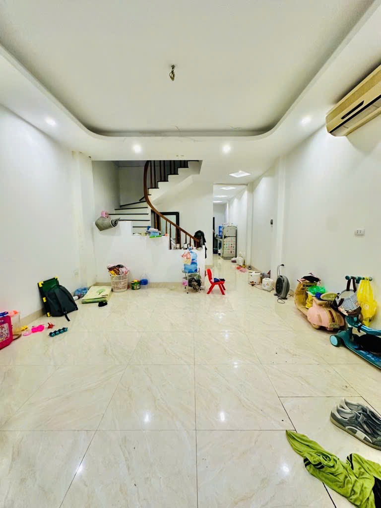 Bán Nhà Phố Tam Trinh: Ô Tô Đỗ Cửa, Dân Xây, Giá 12 Tỷ
