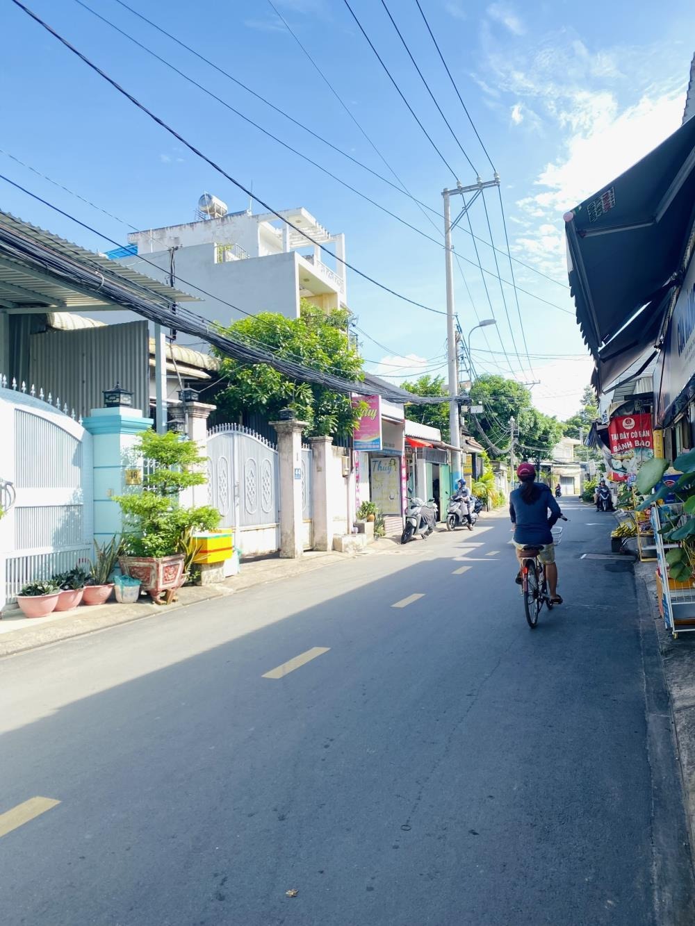 Bán Đất Tặng Nhà Cấp 4, Hẻm Xe Hơi, Gần BV Lê Văn Thịnh, Quận 2 - 5 Tỷ