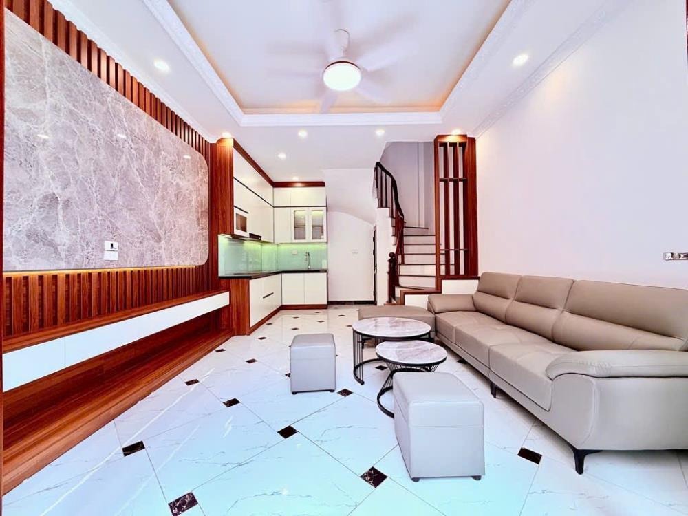 Bán nhà Tam Trinh - Ngõ Nông, Gần Phố, Tặng Full Nội Thất - Giá Chỉ 7.5 Tỷ