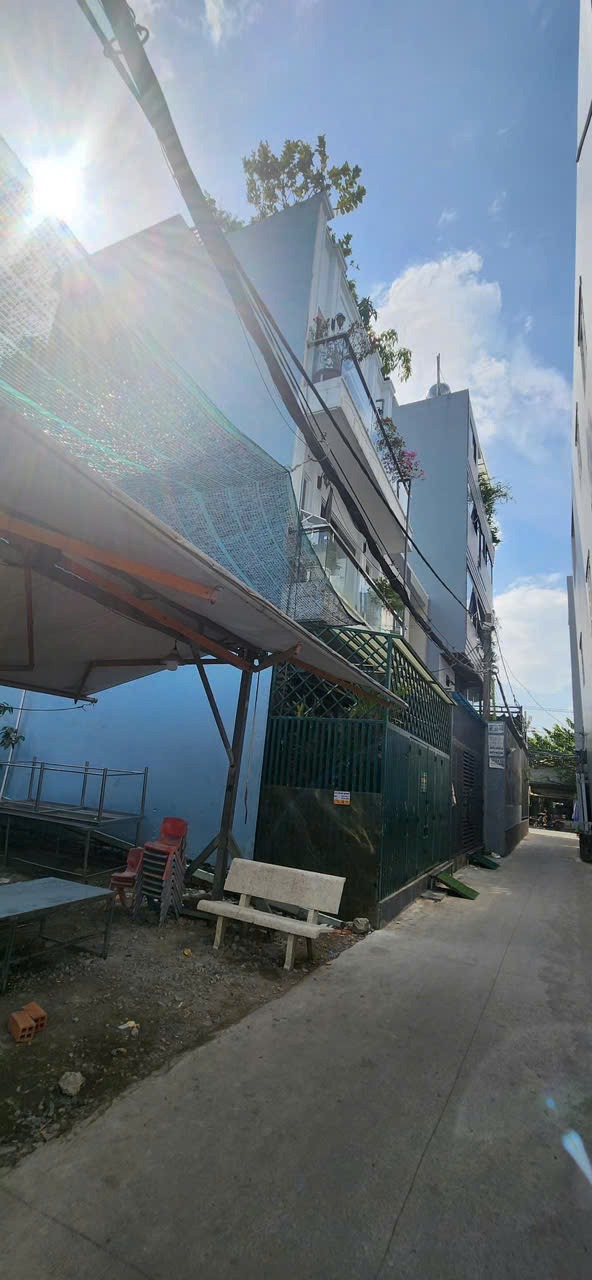 Bán nhà HXH Quận 7 - 62.7m2, 4PN, Giá 6.1 tỷ - Pháp lý chuẩn