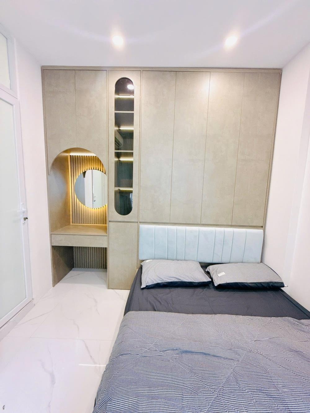 Căn hộ 2PN, 70m² Hoàng Quốc Việt - 3.8 tỷ - Gần KĐT Nam Cường, ĐH