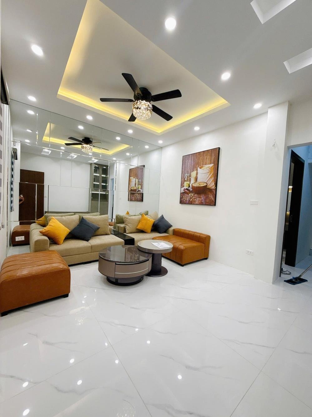 Căn hộ 2PN, 70m² Hoàng Quốc Việt - 3.8 tỷ - Gần KĐT Nam Cường, ĐH