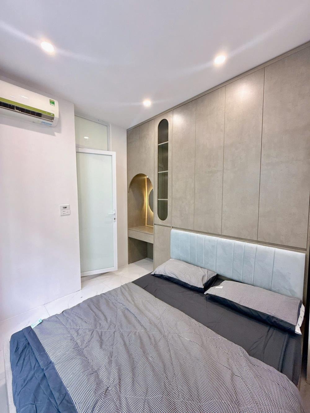 Căn hộ 2PN, 70m² Hoàng Quốc Việt - 3.8 tỷ - Gần KĐT Nam Cường, ĐH
