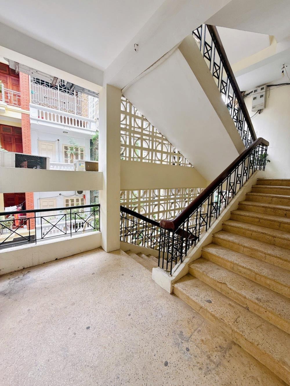 Căn hộ 2PN, 70m² Hoàng Quốc Việt - 3.8 tỷ - Gần KĐT Nam Cường, ĐH