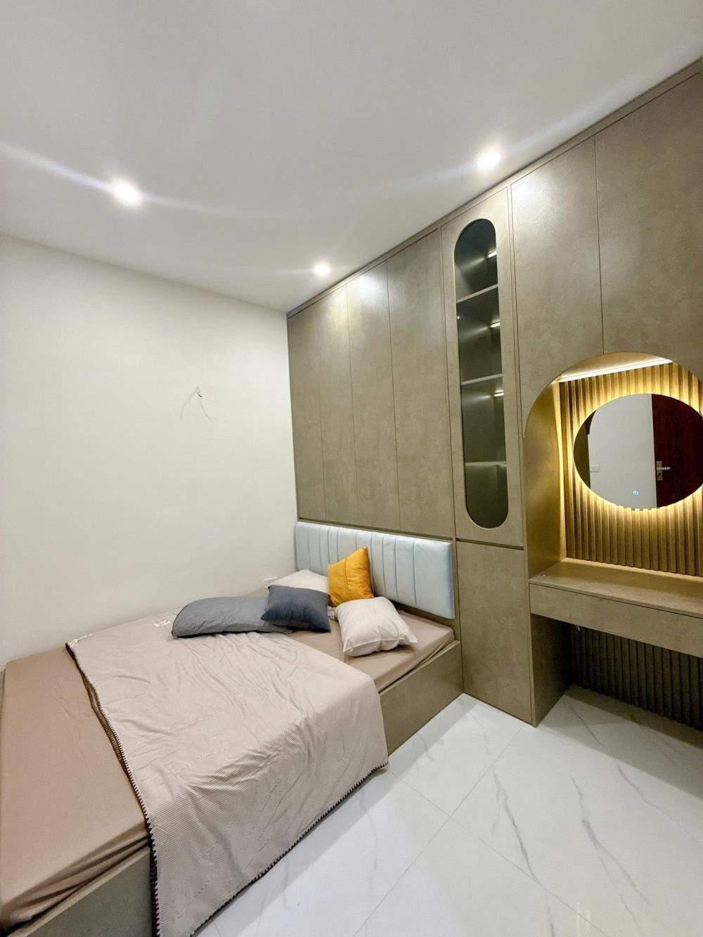 Căn hộ 2PN, 70m² Hoàng Quốc Việt - 3.8 tỷ - Gần KĐT Nam Cường, ĐH