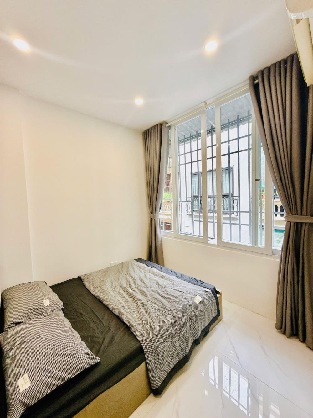 Căn hộ 2PN, 70m² Hoàng Quốc Việt - 3.8 tỷ - Gần KĐT Nam Cường, ĐH