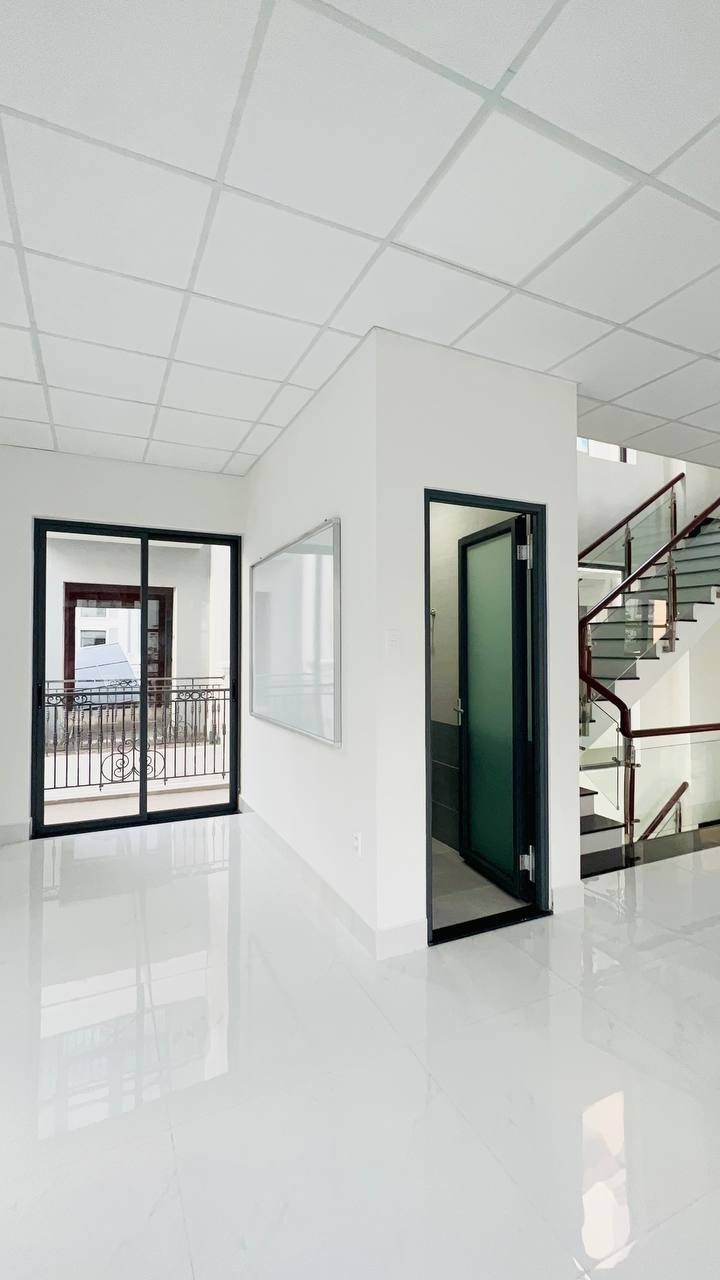 Cho Thuê Biệt Thự VIP VinHomes Grand Park - 250m², 3 Tầng, Giá 35tr/tháng