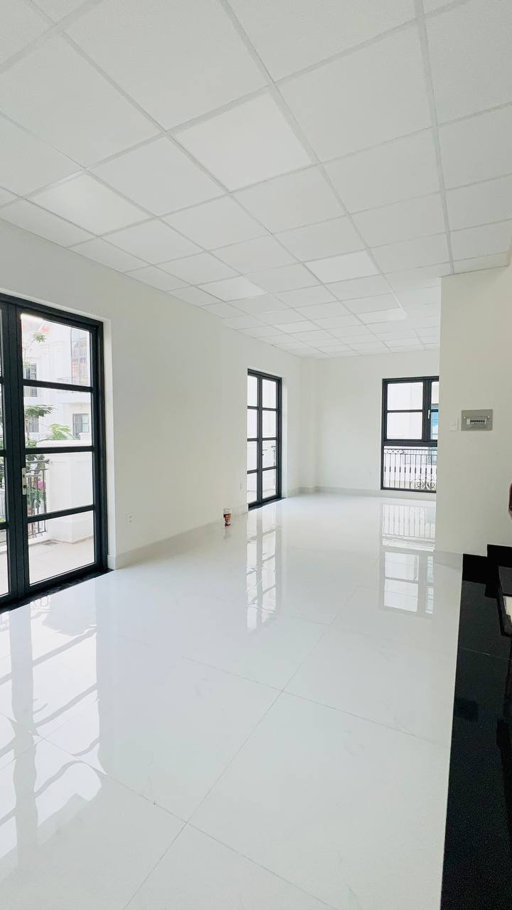 Cho Thuê Biệt Thự VIP VinHomes Grand Park - 250m², 3 Tầng, Giá 35tr/tháng