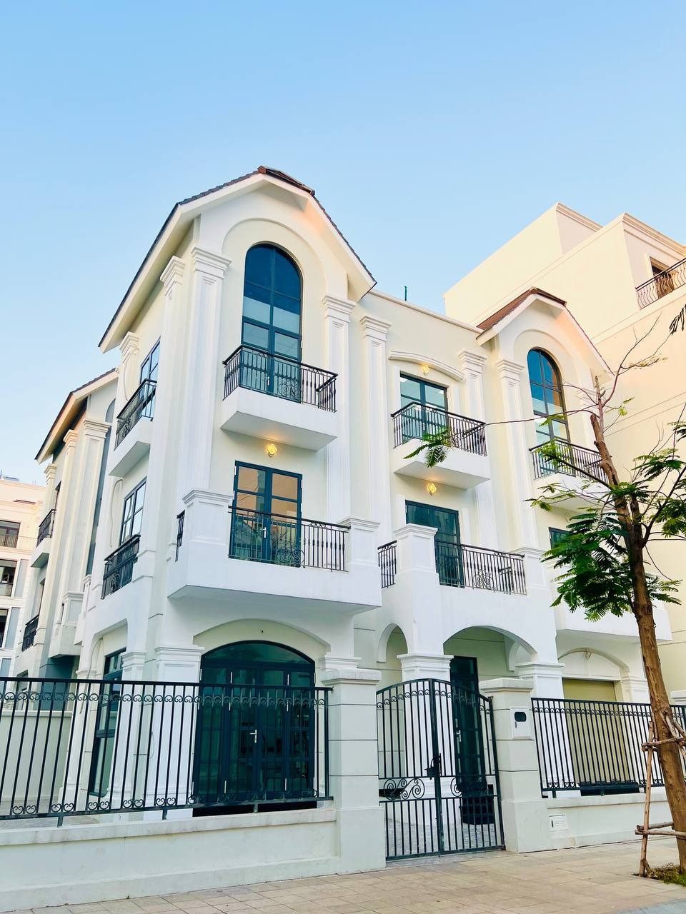 Cho Thuê Biệt Thự VIP VinHomes Grand Park - 250m², 3 Tầng, Giá 35tr/tháng
