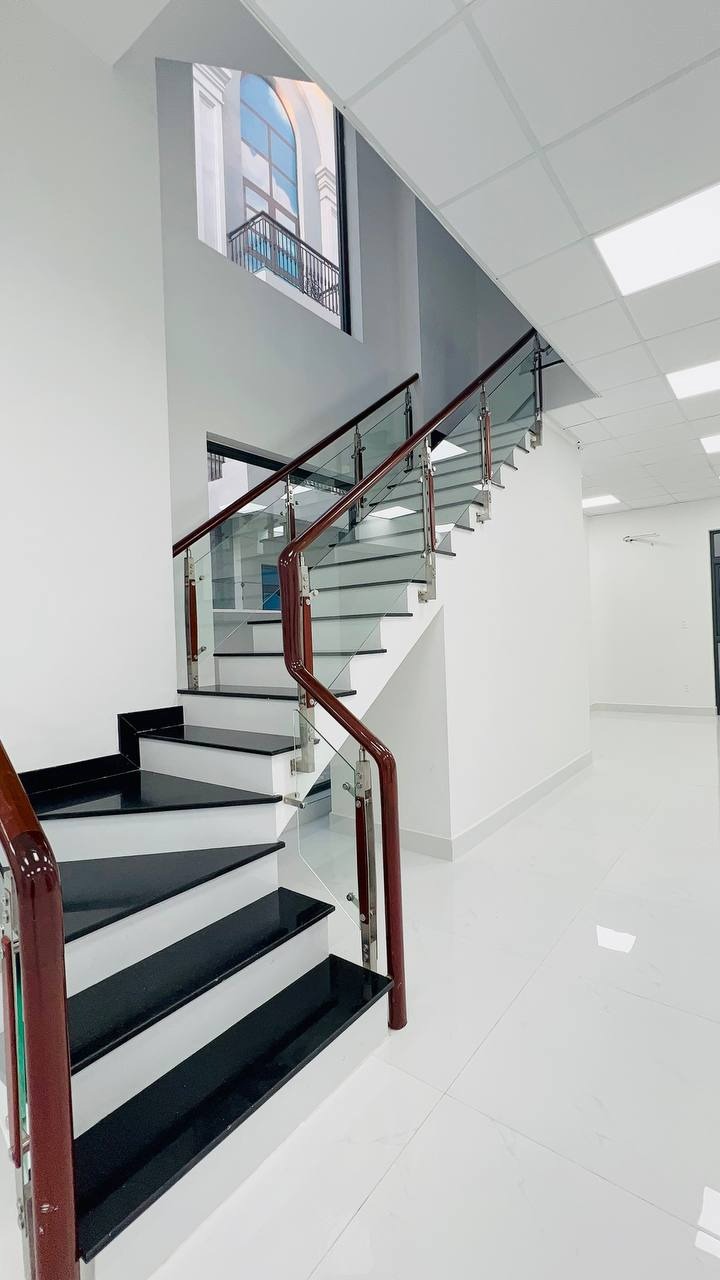 Cho Thuê Biệt Thự VIP VinHomes Grand Park - 250m², 3 Tầng, Giá 35tr/tháng