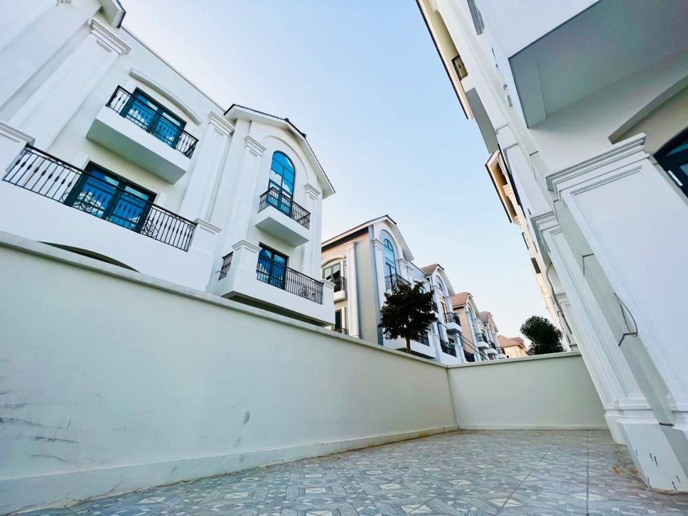 Cho Thuê Biệt Thự VIP VinHomes Grand Park - 250m², 3 Tầng, Giá 35tr/tháng
