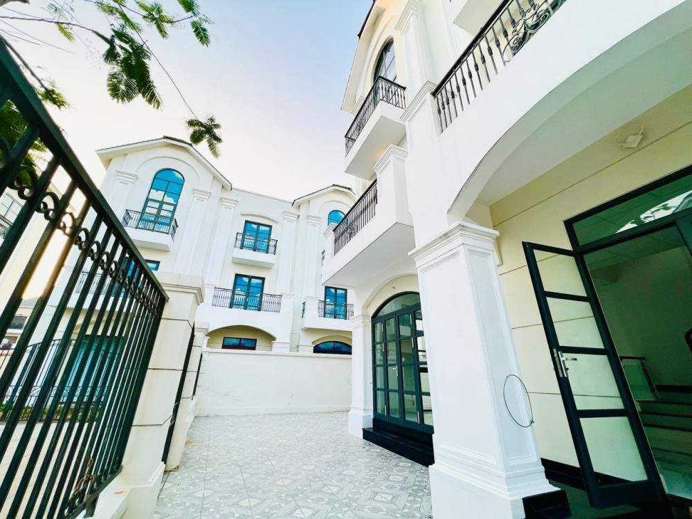 Cho Thuê Biệt Thự VIP VinHomes Grand Park - 250m², 3 Tầng, Giá 35tr/tháng