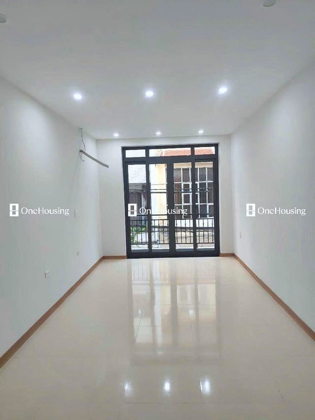 Bán nhà Minh Khai, ô tô tránh, 40m2, 4 tầng, giá tốt