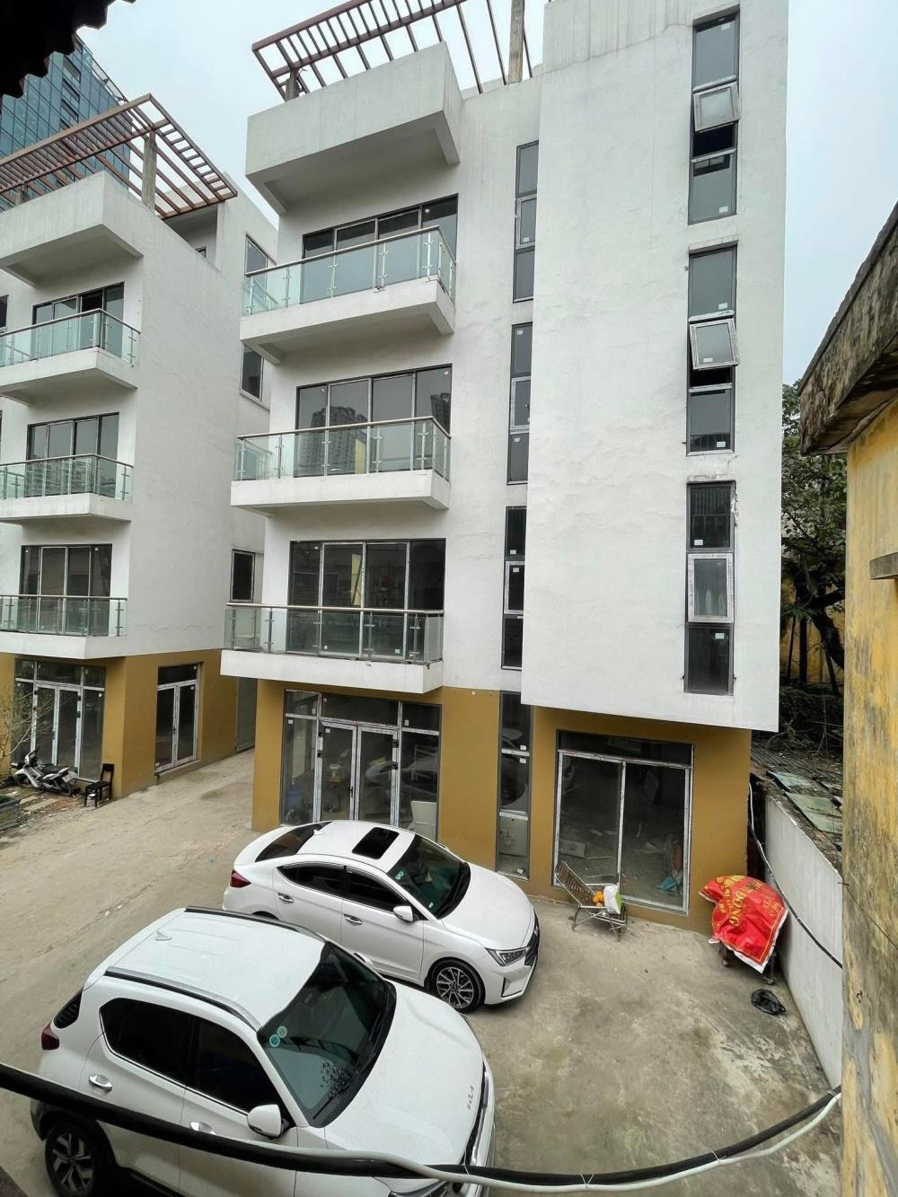 Bán nhà Phạm Văn Đồng - 188m2 - 5 tầng - Mặt tiền 10m - Lô góc - 44 tỷ