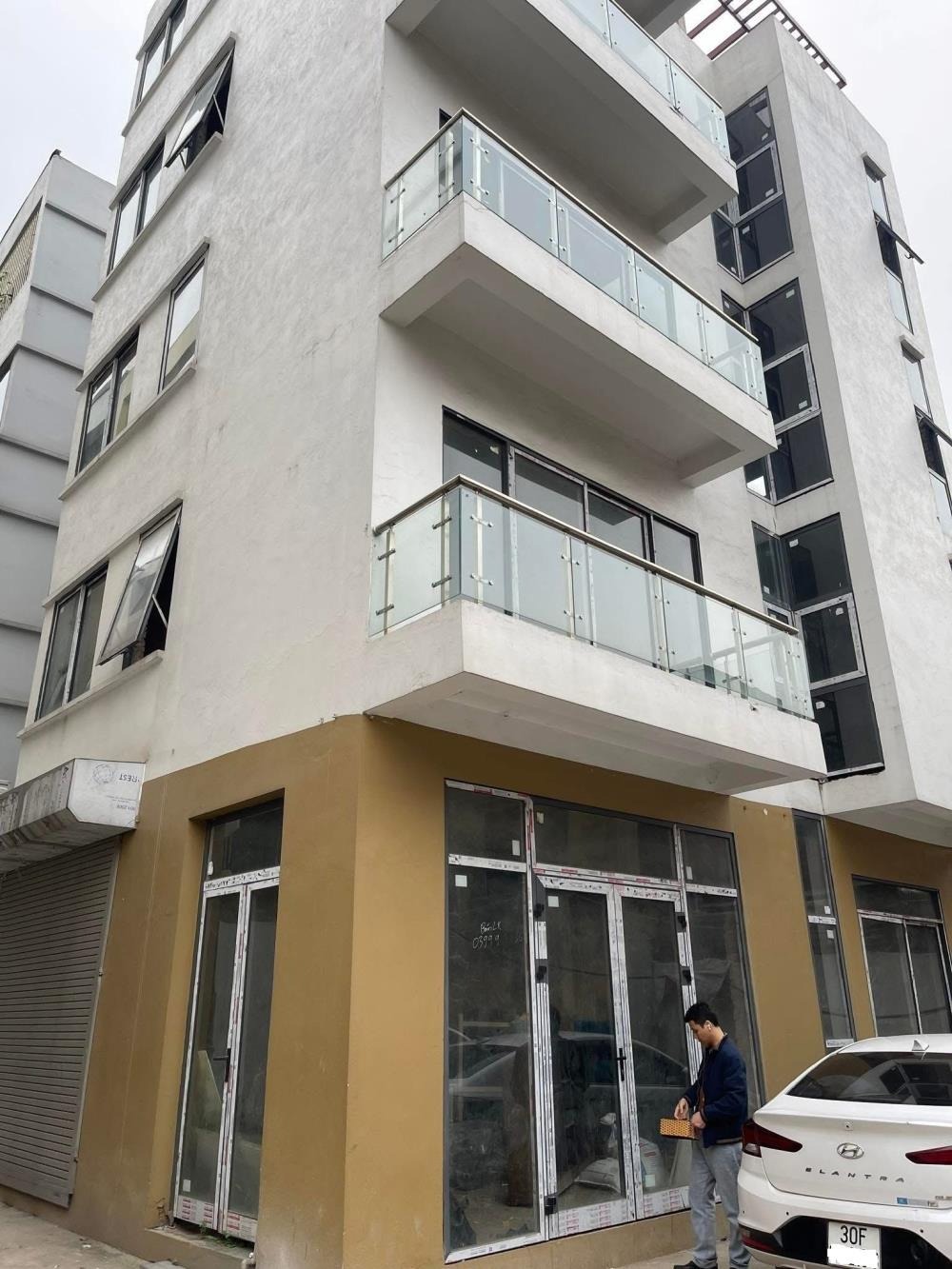 Bán nhà Phạm Văn Đồng - 188m2 - 5 tầng - Mặt tiền 10m - Lô góc - 44 tỷ