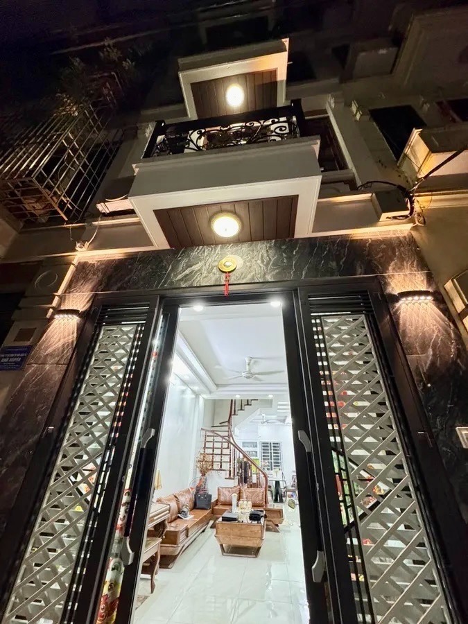 Bán nhà phân lô giải phóng 50m² x 4 tầng, ngõ ô tô, gần hồ - Trường Nhà Phố