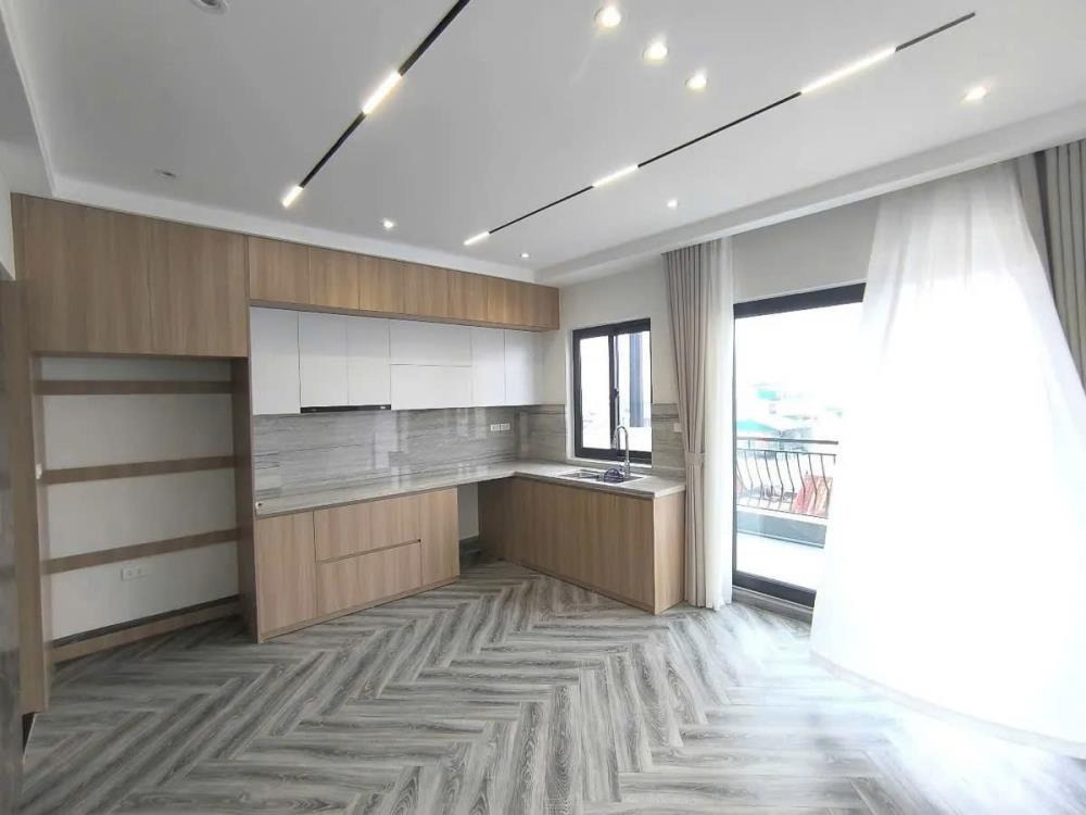 Cổ Linh Phố Trạm - Nhà 6 Tầng, Thang Máy, Gara - Gần Aeon Long Biên