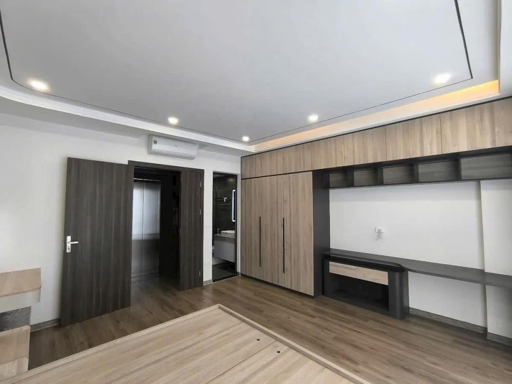 Cổ Linh Phố Trạm - Nhà 6 Tầng, Thang Máy, Gara - Gần Aeon Long Biên