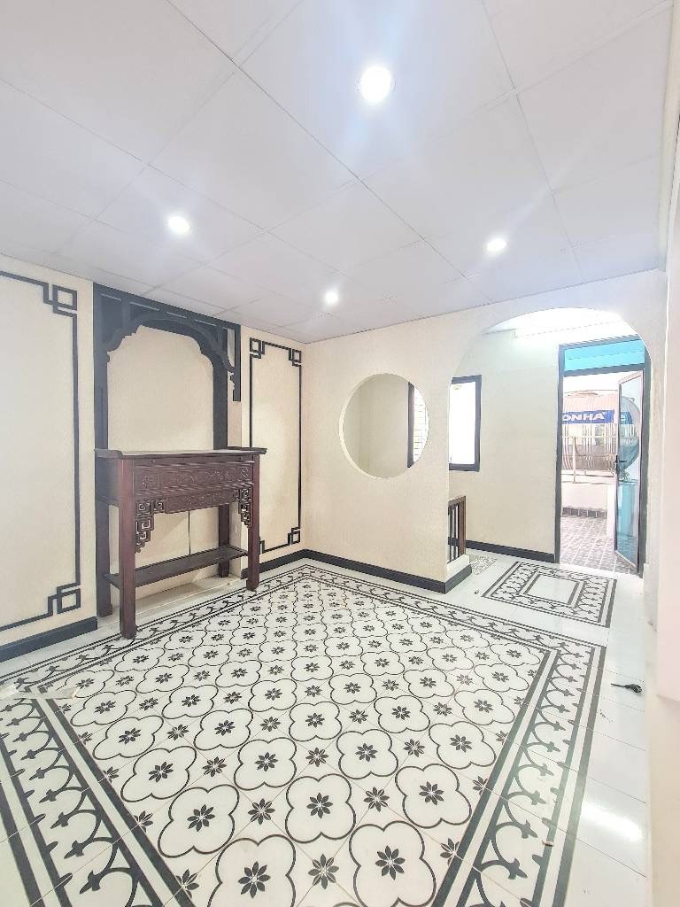 Bán nhà Lĩnh Nam - Hoàng Mai - 48m² - 4 Tầng - Ô Tô Đỗ Cửa - Giá 9 Tỷ
