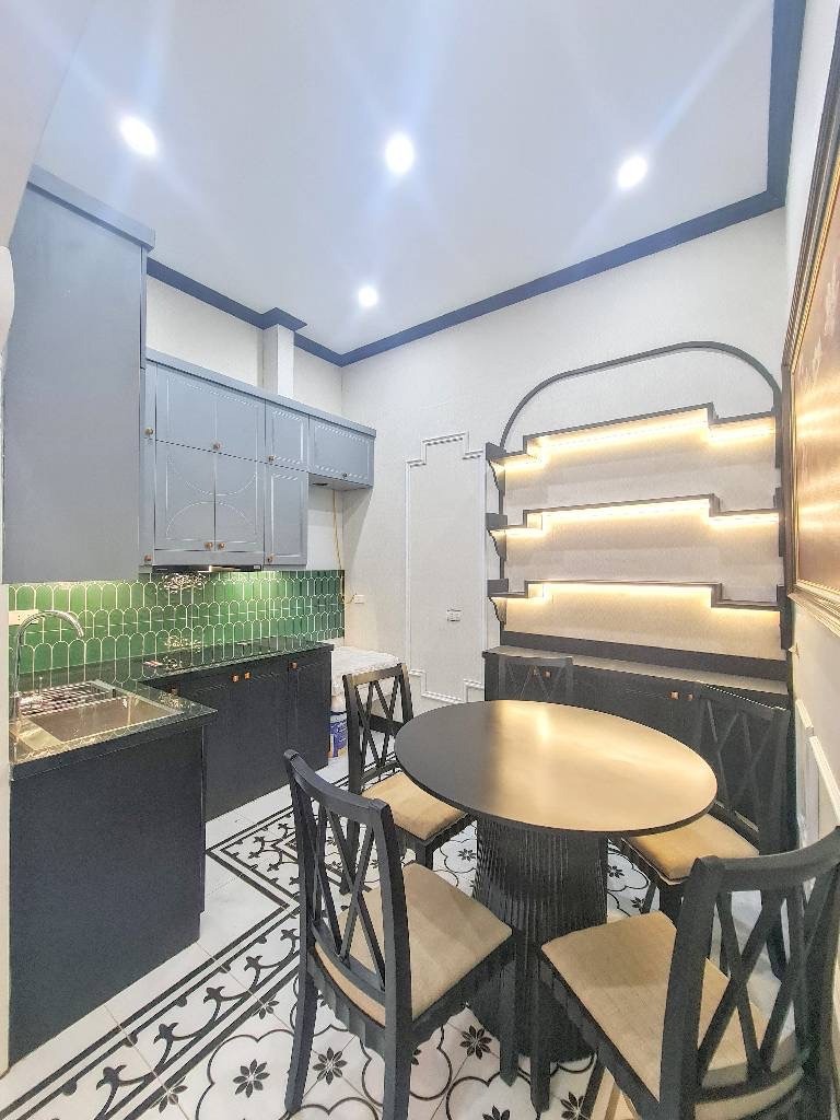 Bán nhà Lĩnh Nam - Hoàng Mai - 48m² - 4 Tầng - Ô Tô Đỗ Cửa - Giá 9 Tỷ