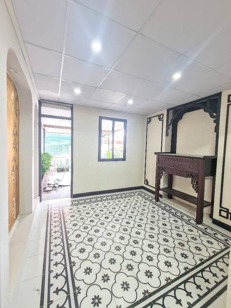 Bán nhà Lĩnh Nam - Hoàng Mai - 48m² - 4 Tầng - Ô Tô Đỗ Cửa - Giá 9 Tỷ