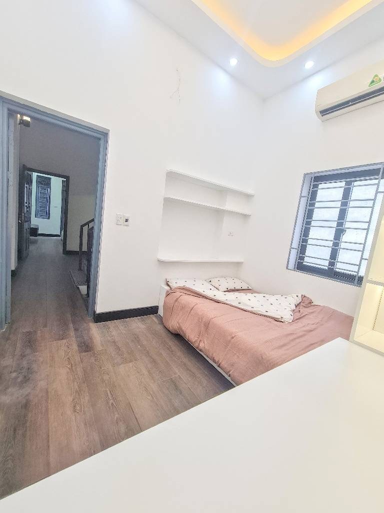 Bán nhà Lĩnh Nam - Hoàng Mai - 48m² - 4 Tầng - Ô Tô Đỗ Cửa - Giá 9 Tỷ