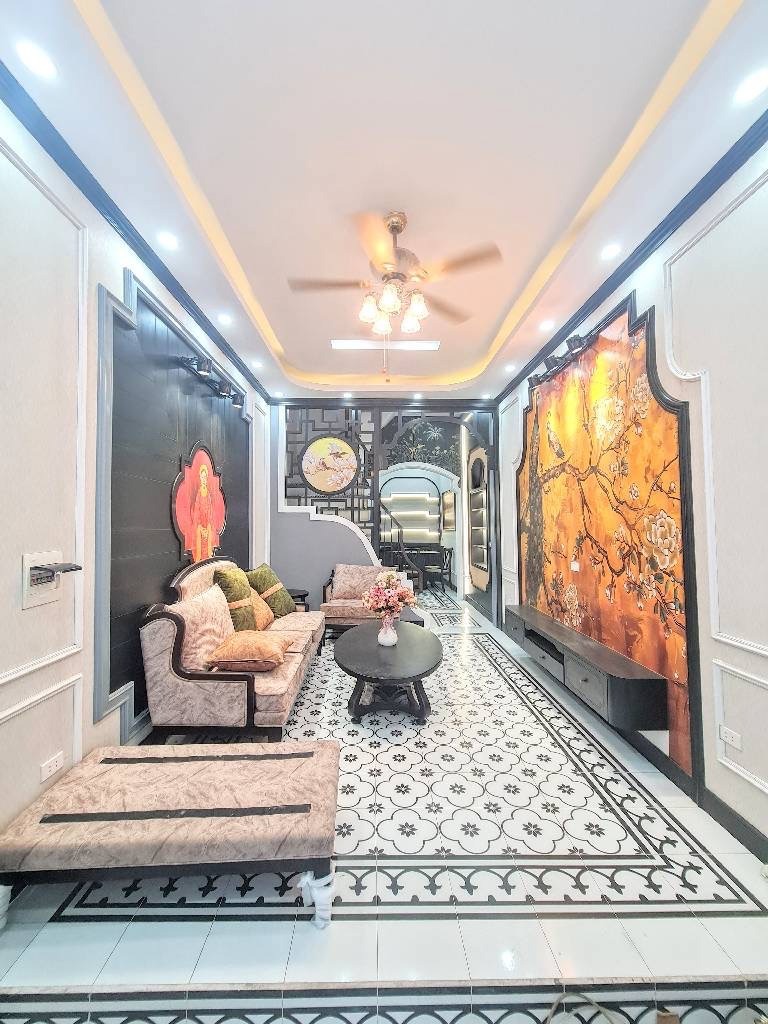 Bán nhà Lĩnh Nam - Hoàng Mai - 48m² - 4 Tầng - Ô Tô Đỗ Cửa - Giá 9 Tỷ