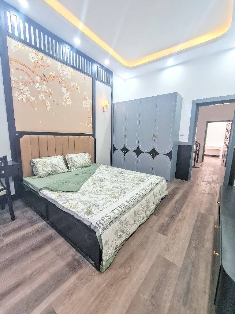 Bán nhà Lĩnh Nam - Hoàng Mai - 48m² - 4 Tầng - Ô Tô Đỗ Cửa - Giá 9 Tỷ