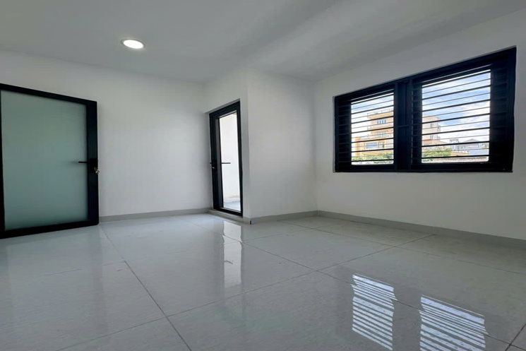 Bán Nhà Gần QL1A, 2 Tầng,Tặng Full Nội Thất, Giá Chỉ 2,4 Tỷ