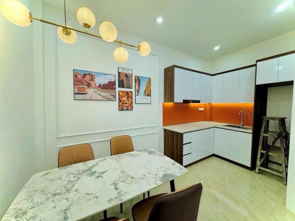 Nhà phố 4 tầng, Full Nội Thất - Vị Trí Đắc Địa, Giá Tốt