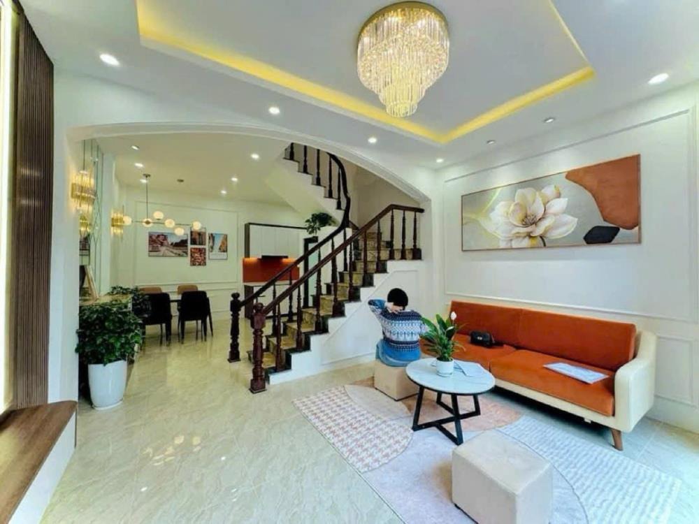 Nhà phố 4 tầng, Full Nội Thất - Vị Trí Đắc Địa, Giá Tốt