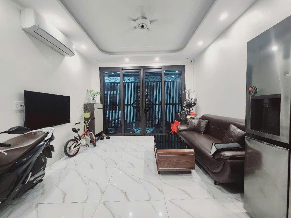 Nhà Cầu Giấy 5 Tầng Mới Căng - Giá 6 Tỷ Nhỉnh - Vị Trí Đắc Địa