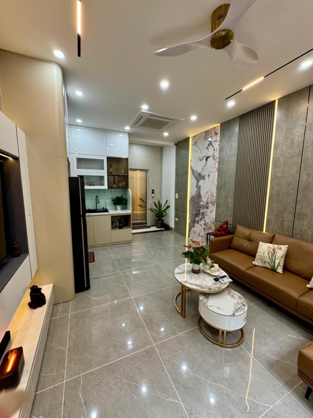 Công Viên Lâm Hạ - Nguyễn Văn Cừ: Vị trí Đắc Địa, Ô Tô Vào Nhà, Tiện Ích Vượt Trội