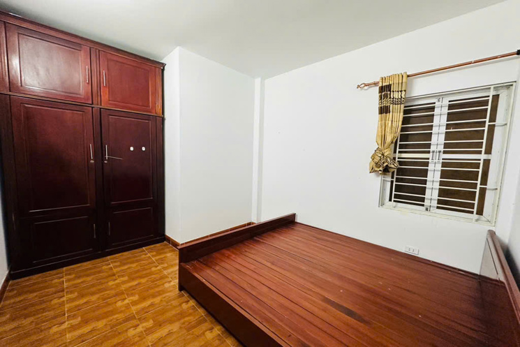 Nhà Tây Hồ hót quá nhỉnh 8 tỷ có ngay  nhà 5 tầng, 2 phút ngồi bờ Hồ Tây hóng gió, ngắm mặt hồ!