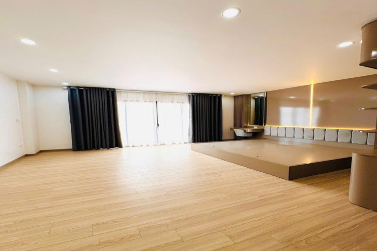 Bán nhà Ngọc Thuỵ 50m 6 tầng Mt4.2m lô góc, thang máy hơn 11 tỷ