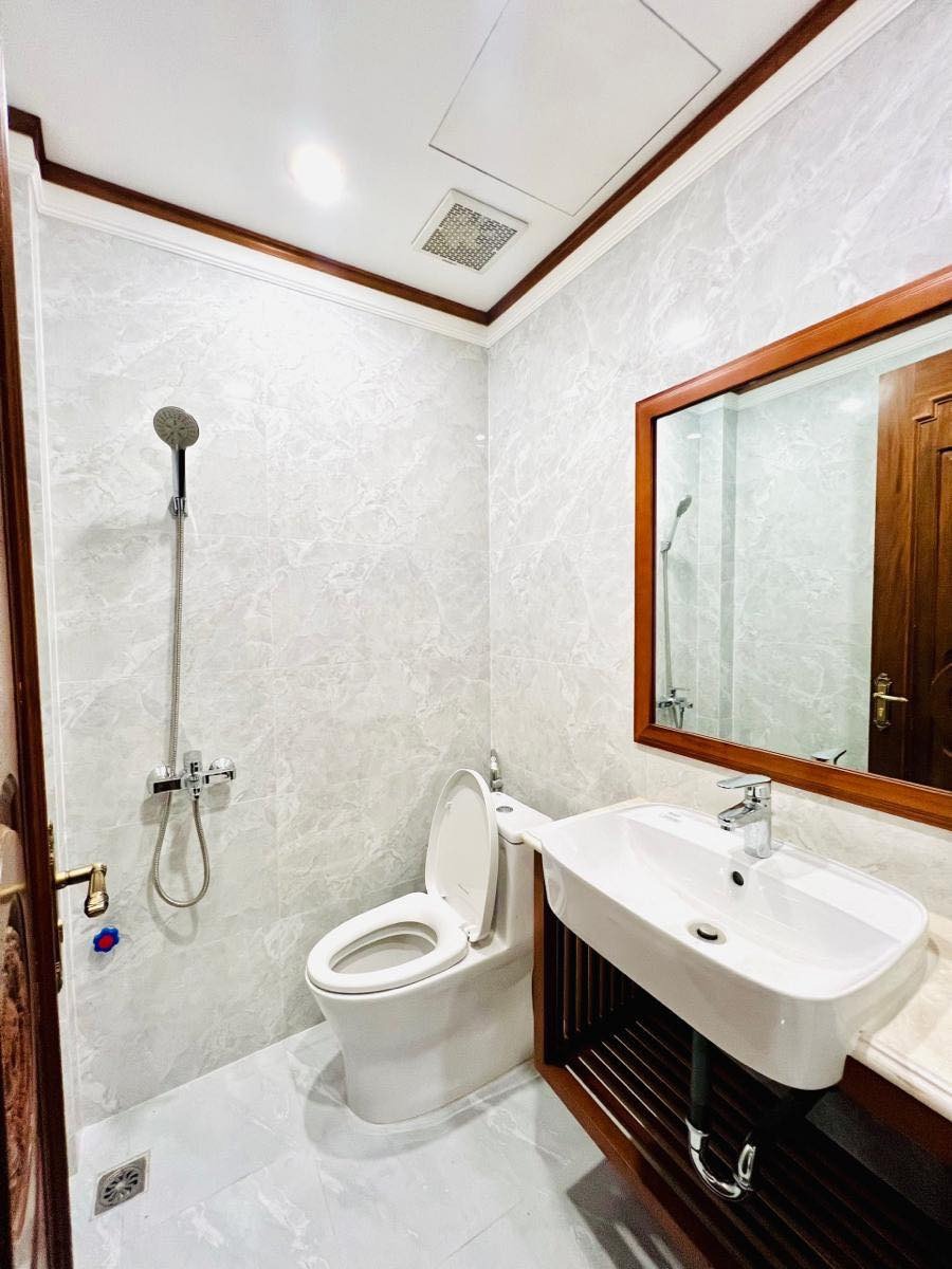 Bán nhà mặt phố Cầu Giấy - 7 tầng thang máy - Kinh doanh đỉnh cao - Giá 19.5 tỷ