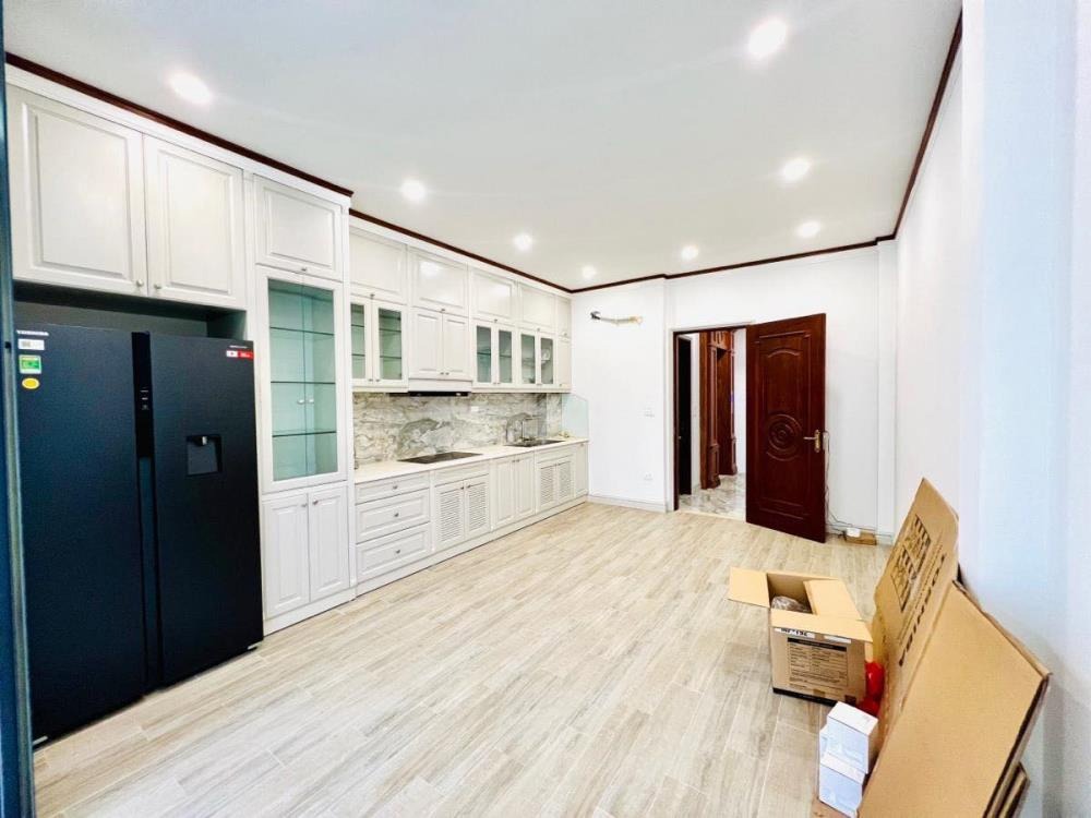 Bán nhà mặt phố Cầu Giấy - 7 tầng thang máy - Kinh doanh đỉnh cao - Giá 19.5 tỷ