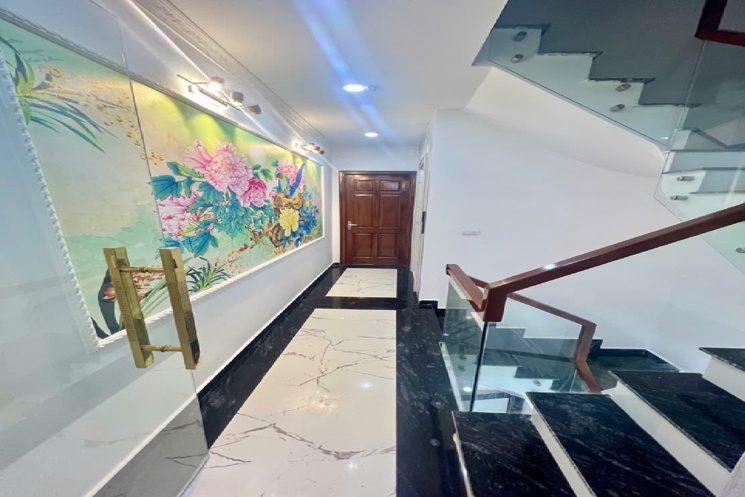 TT HUYỆN THANH TRÌ, LÔ GÓC 2 MẶT THOÁNG KINH DOANH - Ô TÔ VÀO NHÀ 40m2/ 5 TẦNG HƠN 5 Tỷ