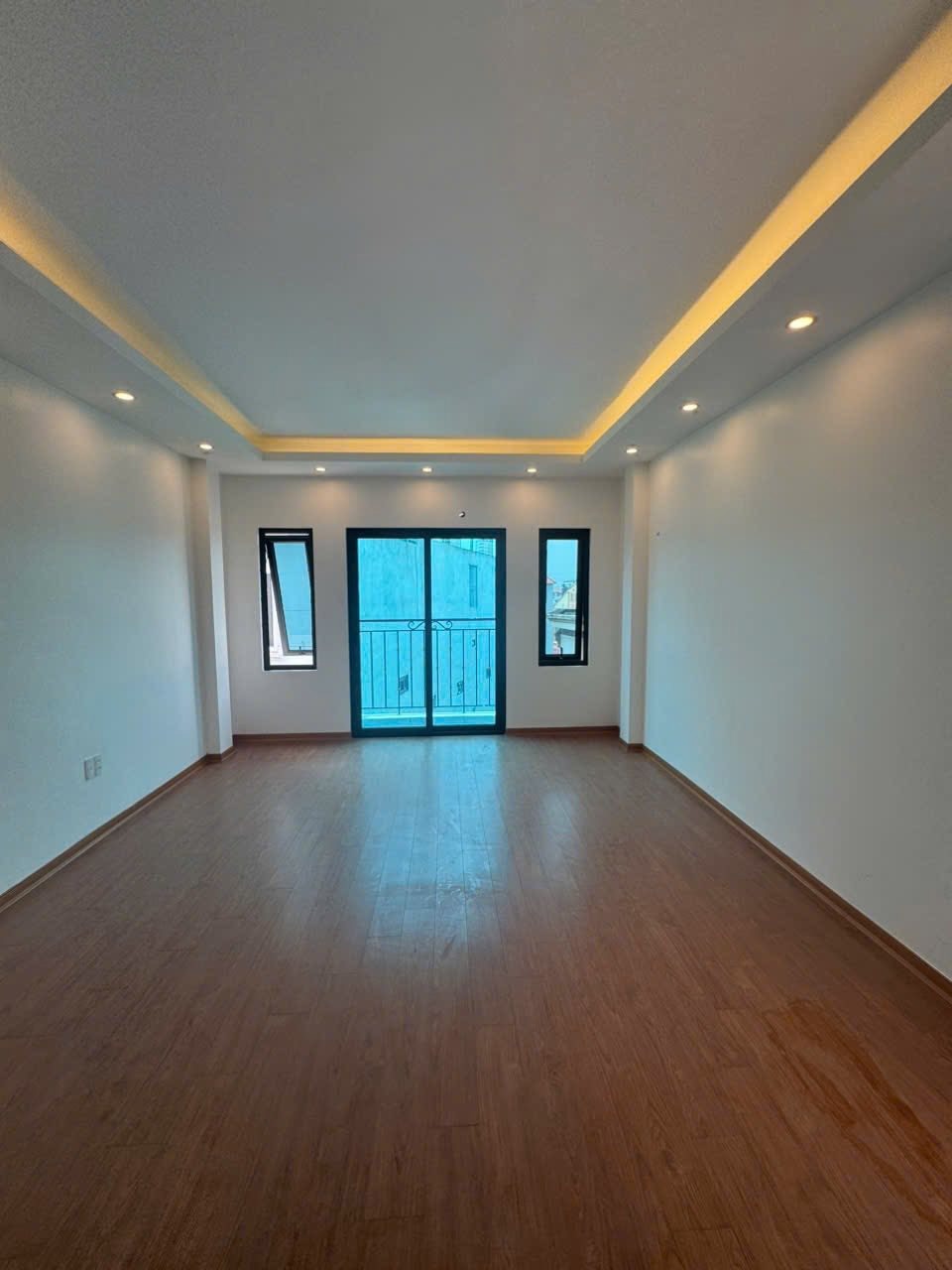 Nhà Mới 5 Tầng, Mặt Tiền 4m, Ô Tô Vào Nhà, Giá 6.55 Tỷ - Vị Trí Đắc Địa