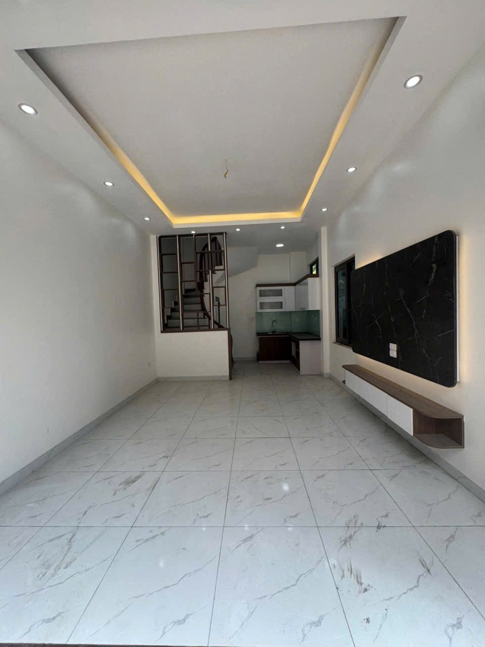 Nhà Mới 5 Tầng, Mặt Tiền 4m, Ô Tô Vào Nhà, Giá 6.55 Tỷ - Vị Trí Đắc Địa