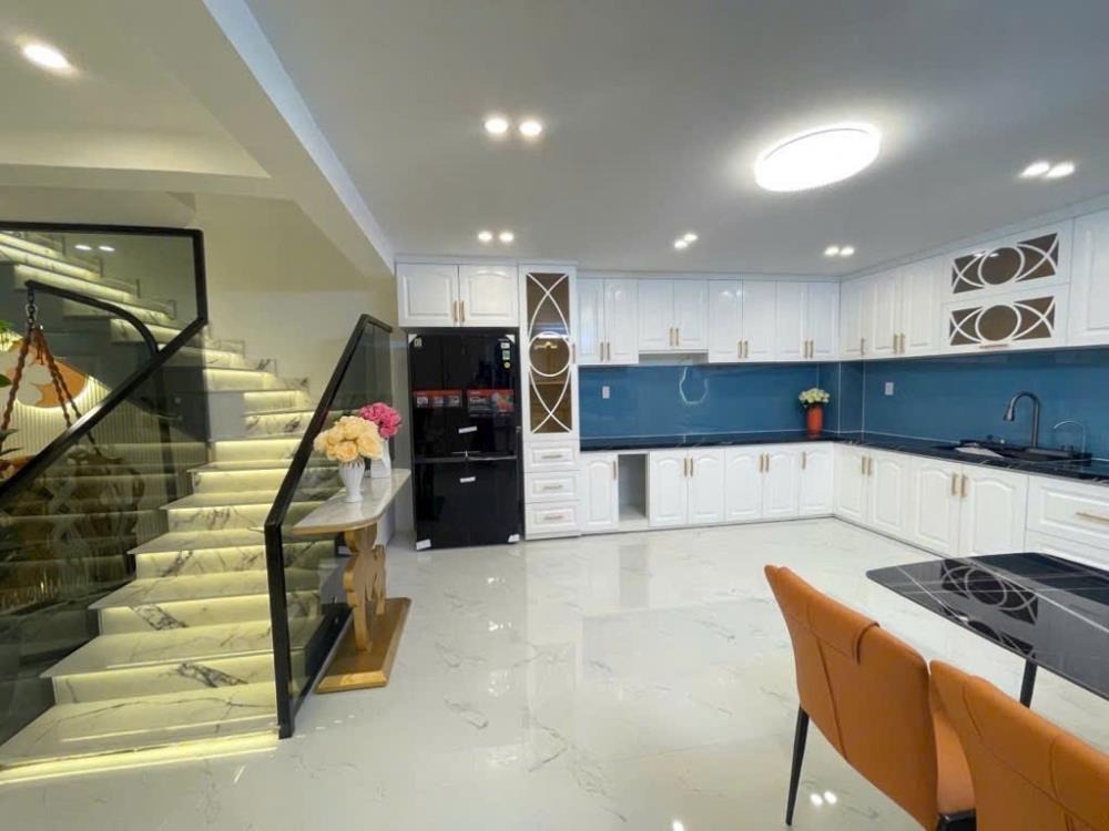 Bán nhà HXH Dương Cát Lợi, Quận 7 - 97m2, 4PN, 9.25 tỷ - Pháp lý chuẩn