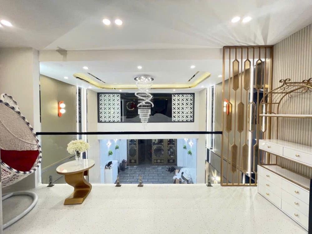 Bán nhà HXH Dương Cát Lợi, Quận 7 - 97m2, 4PN, 9.25 tỷ - Pháp lý chuẩn
