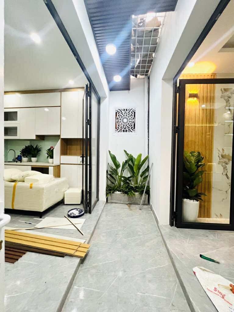 Bán nhà ngõ 96 La Thành - 41m2 - Giá 7.6 tỷ - 5PN - Vị trí đẹp