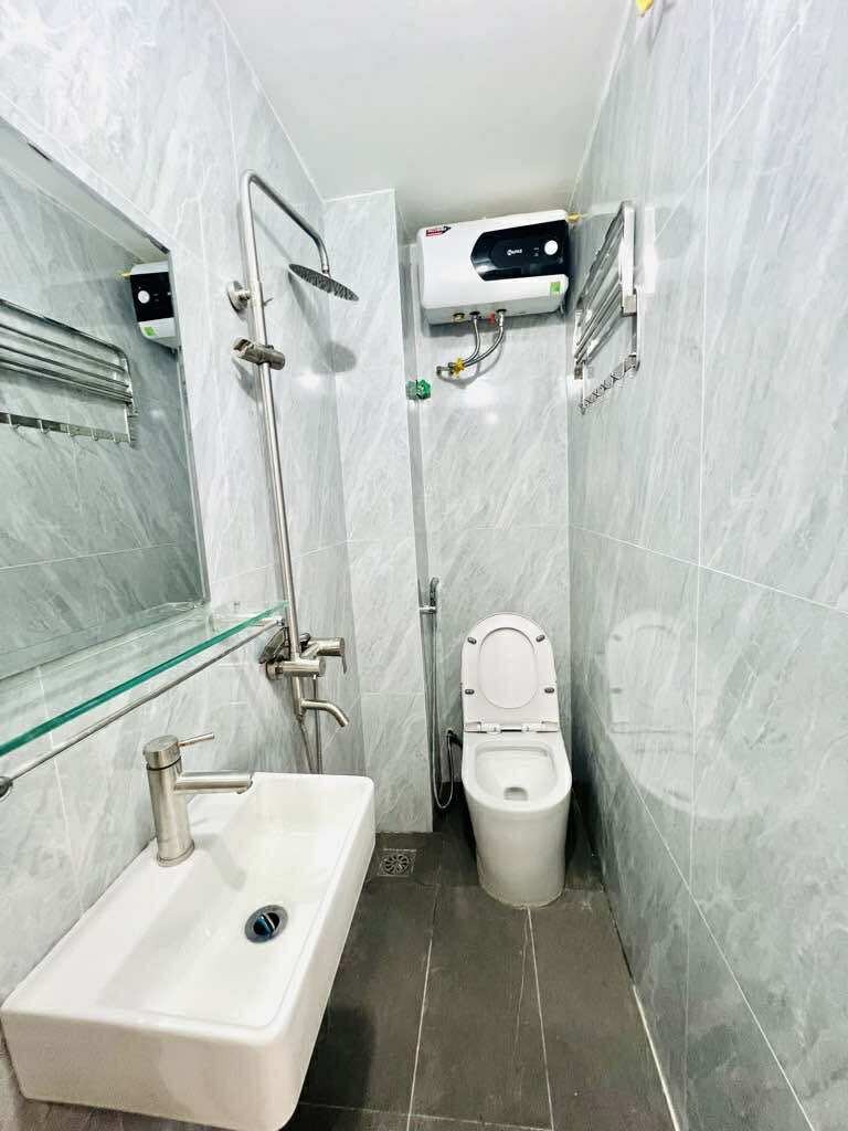 Bán nhà ngõ 96 La Thành - 41m2 - Giá 7.6 tỷ - 5PN - Vị trí đẹp