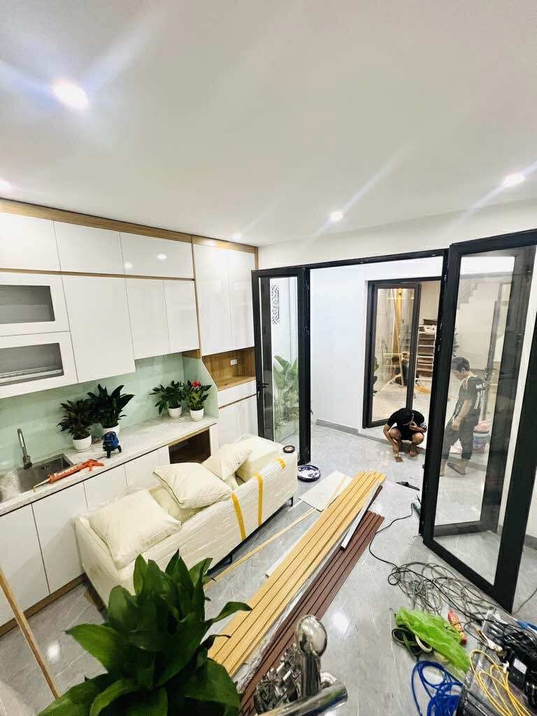 Bán nhà ngõ 96 La Thành - 41m2 - Giá 7.6 tỷ - 5PN - Vị trí đẹp