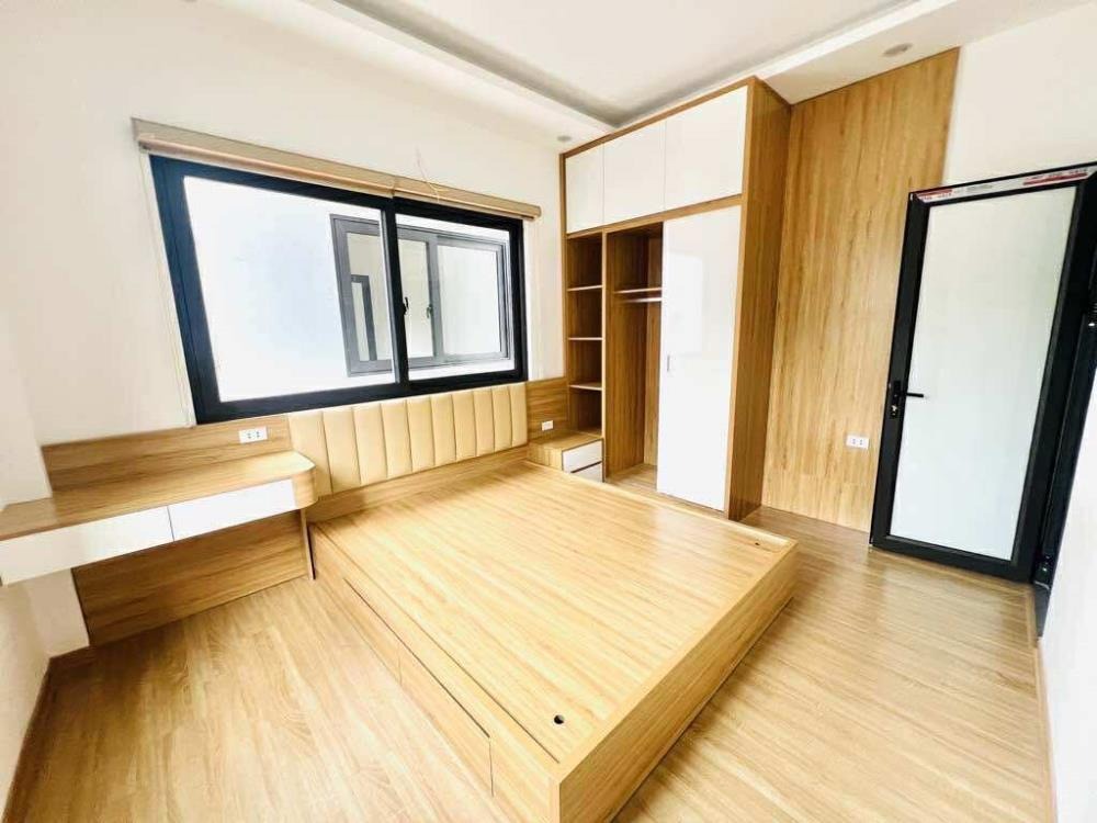 Bán nhà ngõ 96 La Thành - 41m2 - Giá 7.6 tỷ - 5PN - Vị trí đẹp