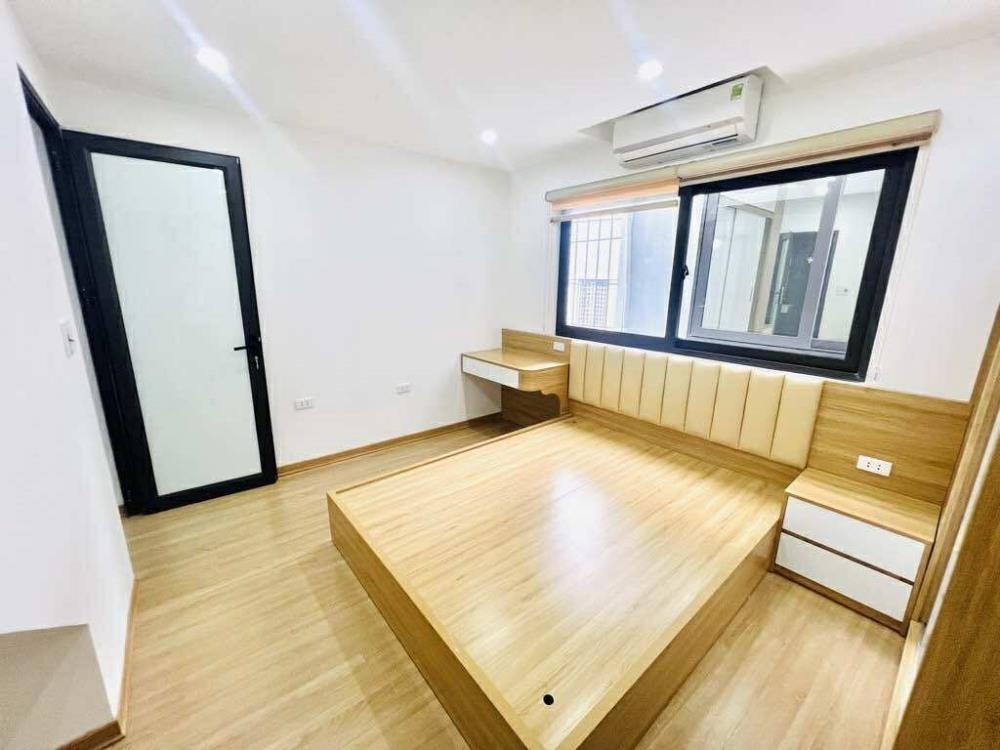 Bán nhà ngõ 96 La Thành - 41m2 - Giá 7.6 tỷ - 5PN - Vị trí đẹp
